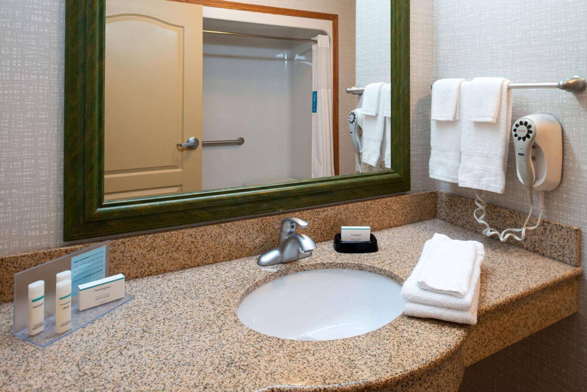 Hampton Inn Kansas City Northeast Esterno foto