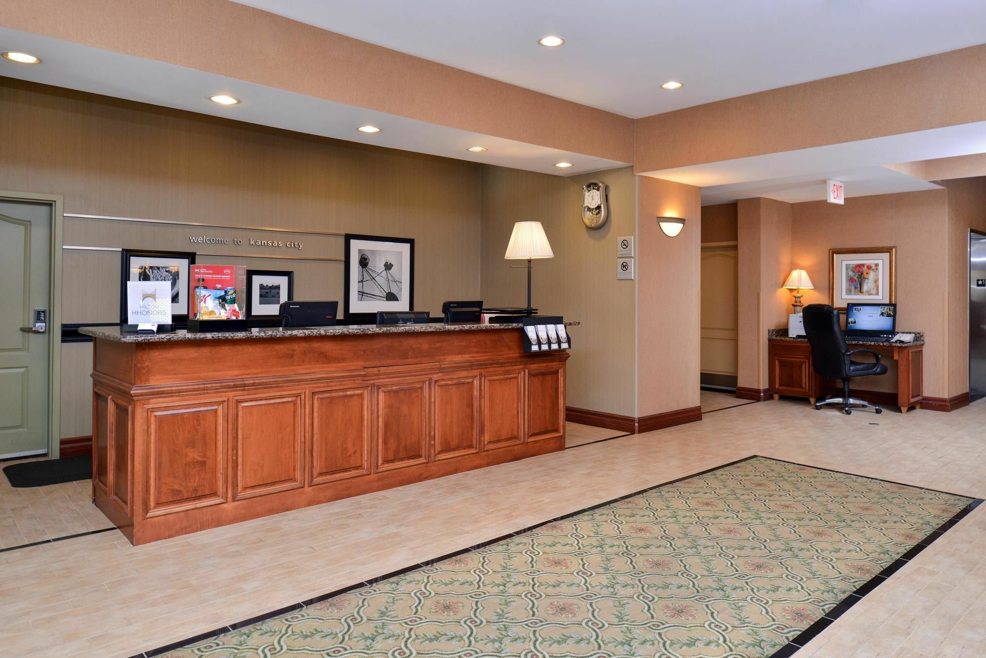 Hampton Inn Kansas City Northeast Esterno foto